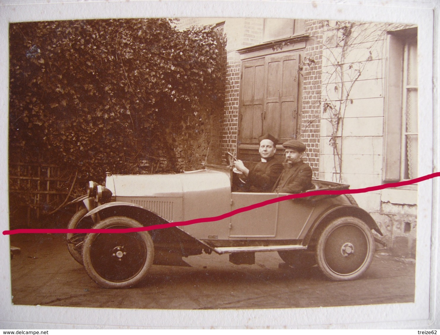 L'abbé Pély Et Son Frère Dans Leur Automobile 1923 - Automobiles