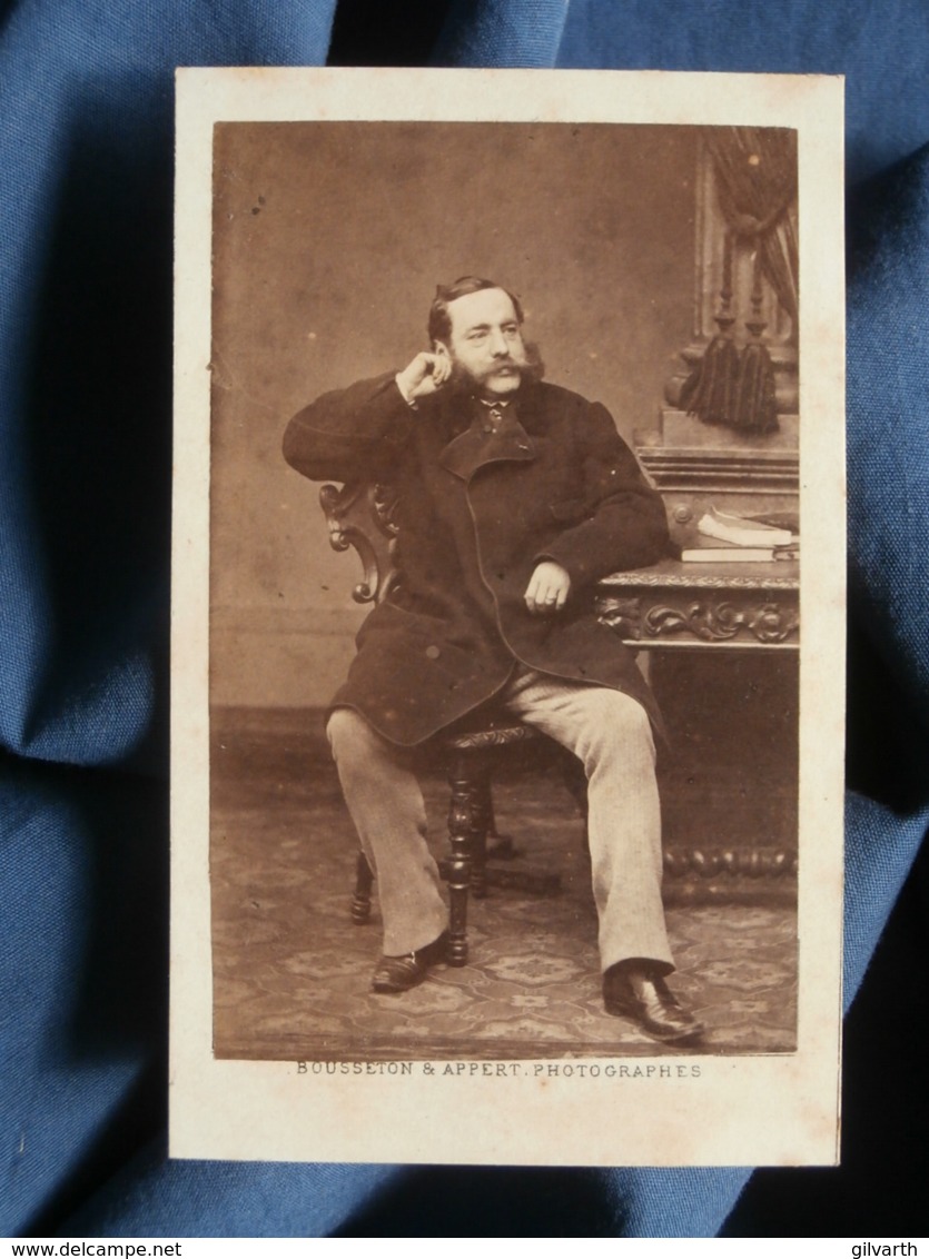 Photo CDV Bousseton Et Appert à Paris - Second Empire Notable Assis, Circa 1860-65 L471 - Oud (voor 1900)