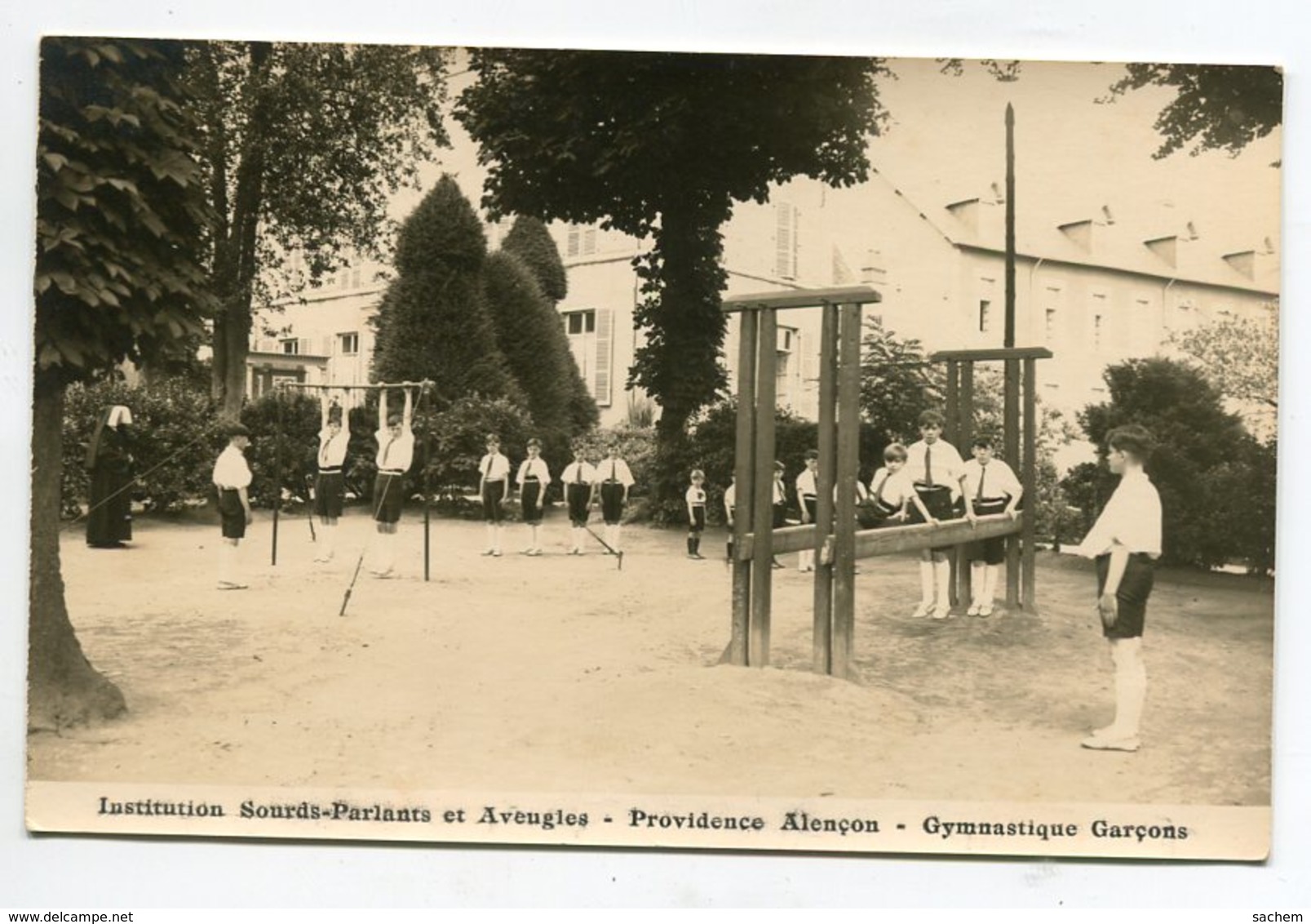 61 ALENCON Providence Rare CARTE PHOTO Cours Gymnastique Des Garcons Institution Sourds Parlants Et Aveugles  D18  2019 - Alencon