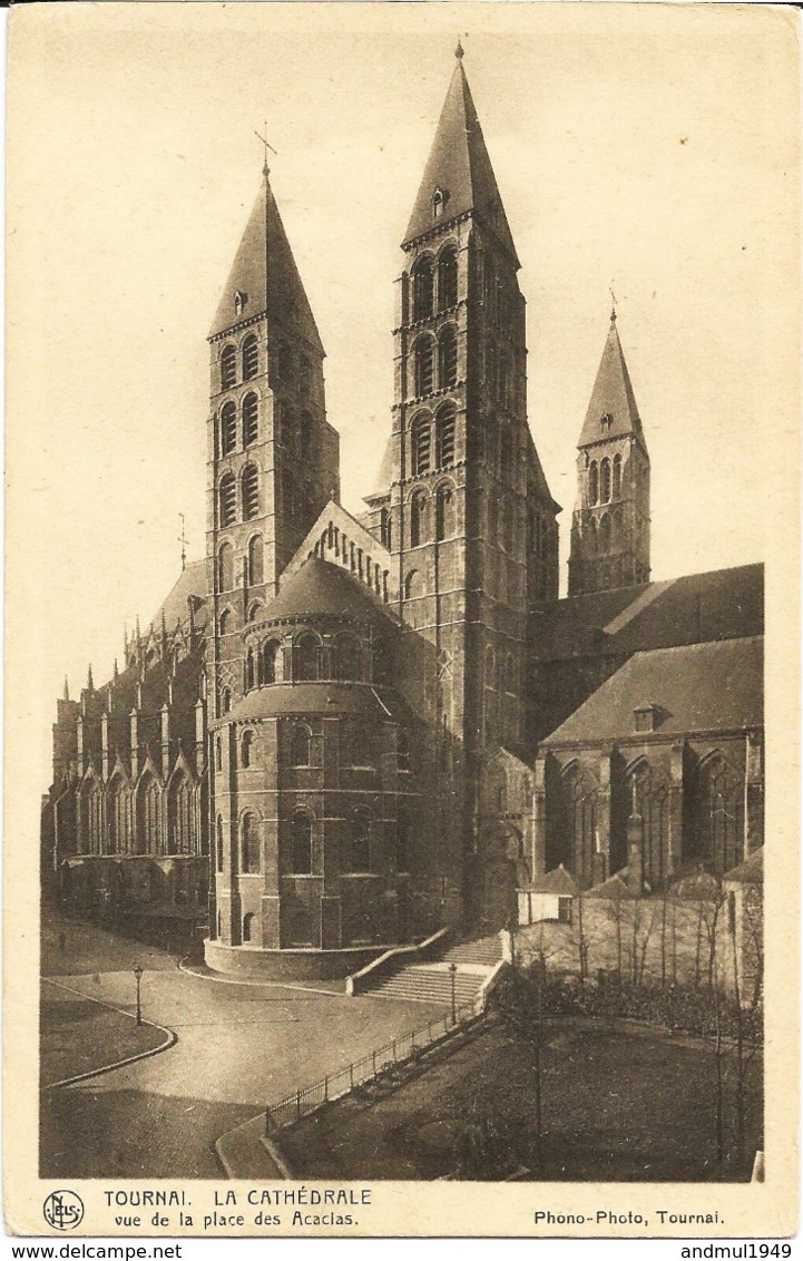 TOURNAI - La Cathédrale Vue De La Place Des Acacias - N'a Pas Circulé - Tournai