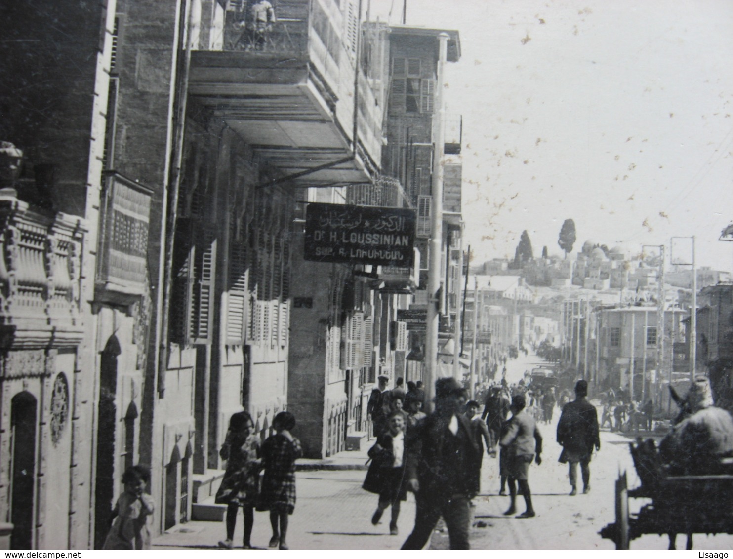 CPA PHOTO SYRIE ALEP Une Rue TRES ANIMEE TRAMWAY ATTELAGE Enseigne Lisible : Docteur H. LOUSSINIAN 1933 RARE ! - Syrien