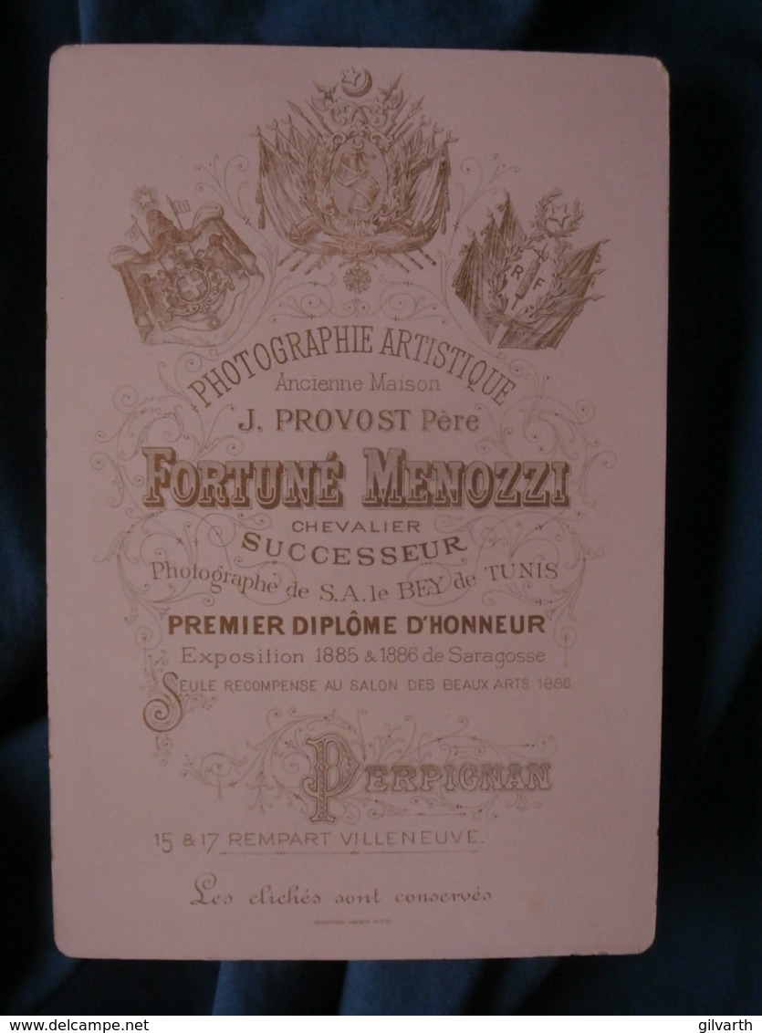 Photo Format Cabinet  Menozzi à Perpignan  Jolie Fillette Blonde Avec Grande Poupée Dans Les Bras CA 1890 - L471 - Antiche (ante 1900)