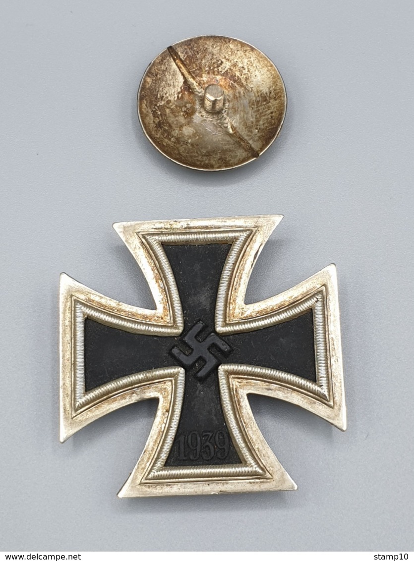 Eisernes Kreuz 1. Klasse 1939, Hst. L/12 Für Die Firma C.E. Juncker, Berlin Magnetisch An Schraubscheibe.. - 1939-45