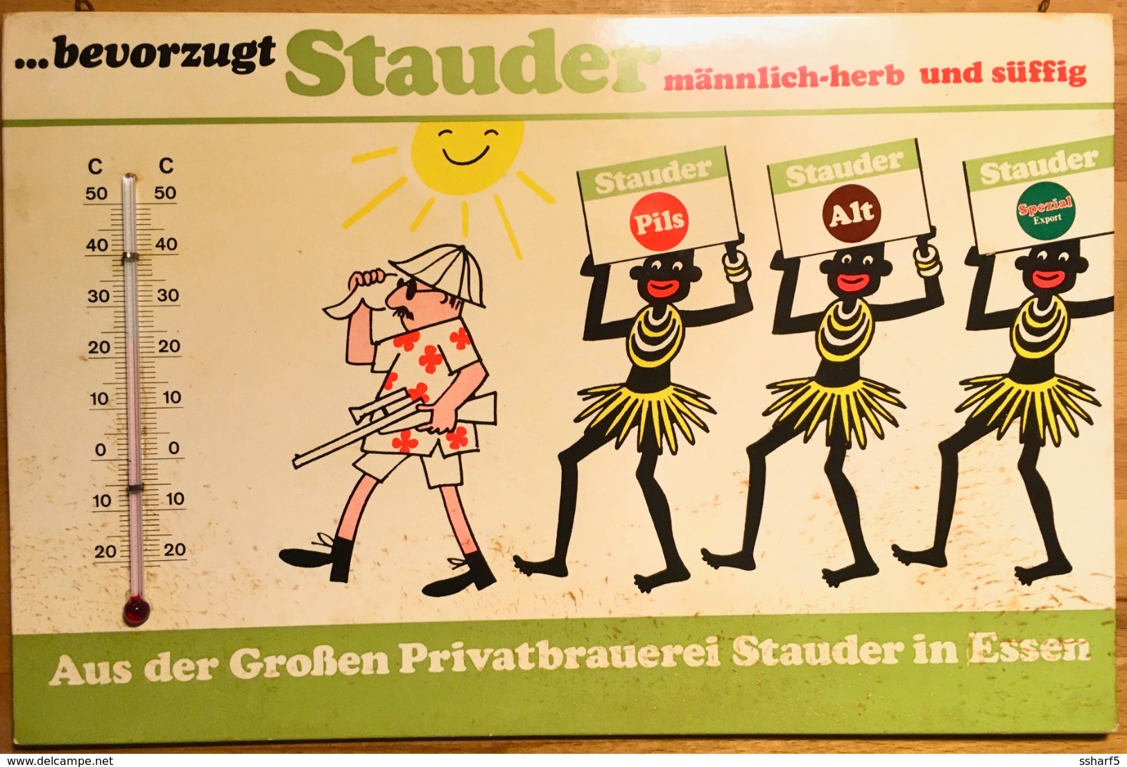 WERBESCHILD Brauerei Stauder BIER Essen: Neger Tragen Stauder-Bier Mit Thermometer 295 X 195 Mm Um 1950? Beer Biere - Placas De Cartón