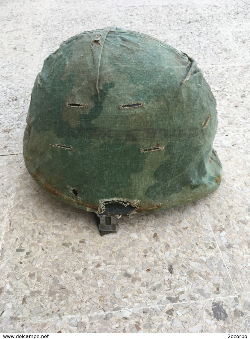 CASQUE AMERICAIN EPOQUE VIETNAM AVEC LINER MARQUE AU NOM DU SOLDAT Y COMPRIS COUVRE CASQUE EPOQUE ANN2E 1963 - Cascos