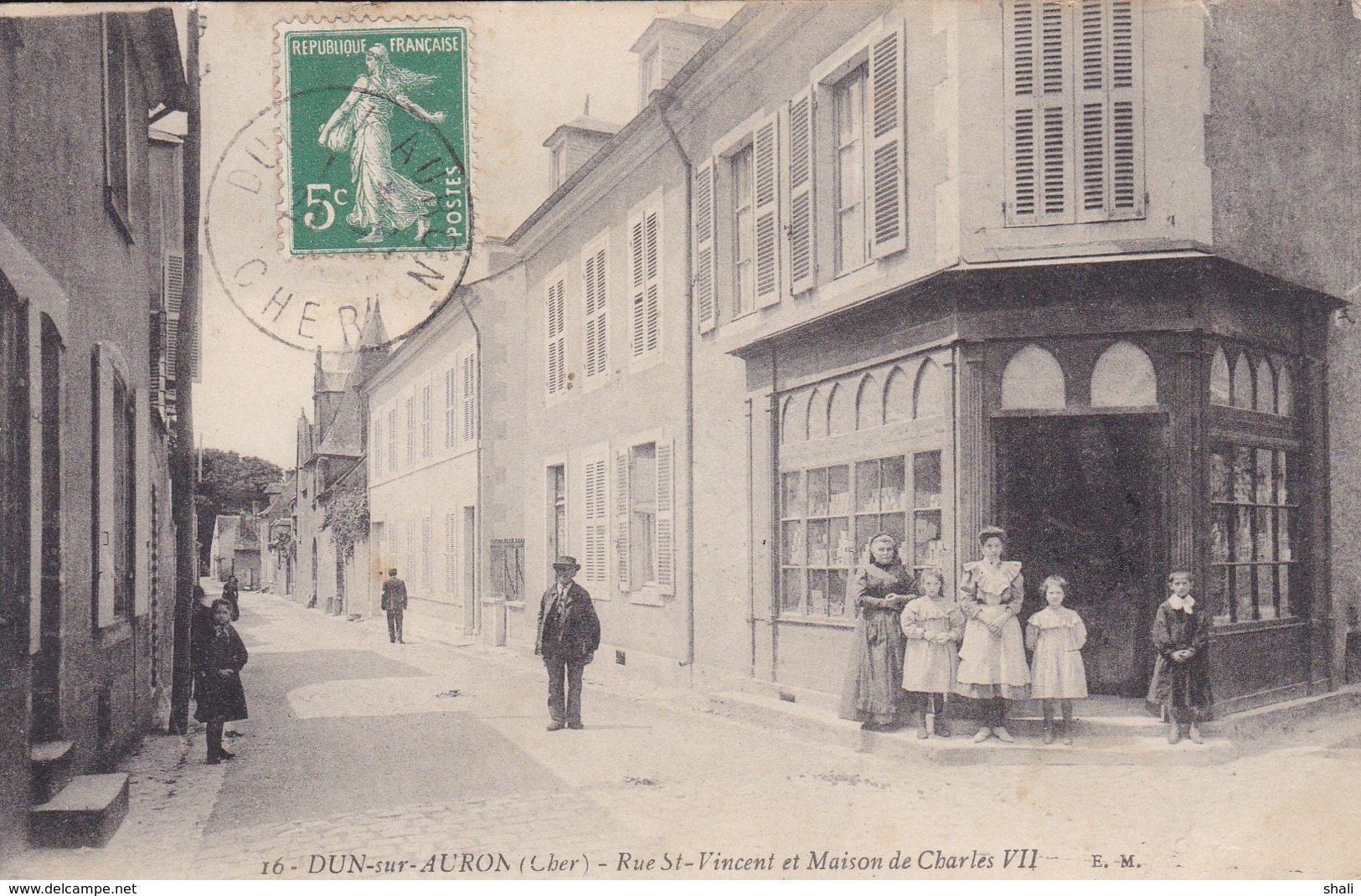 CPA DUN SUR AURON RUE ST VINCENT ET MAISON DE CHARLES VII - Dun-sur-Auron