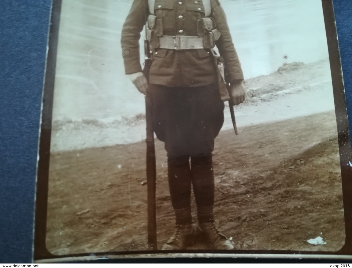 SOLDAT UNIFORME  DE LA GUERRE 1914 - 1918  POSANT POUR L ARMISTICE PHOTO ORIGINALE BELGIQUE MILITARIA MILITAIRE - 1914-18