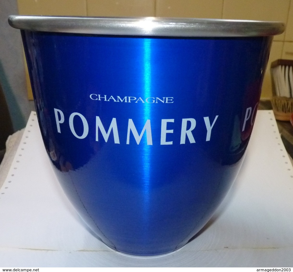 ANCIEN SEAU A CHAMPAGNE POMMERY ALUMINIUM BLEU ETAT NEUF - Autres & Non Classés