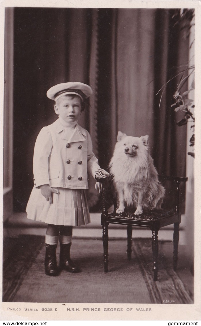 H.R.H PRINCE GEORGE OF WALES WITH DOG - Royal Families