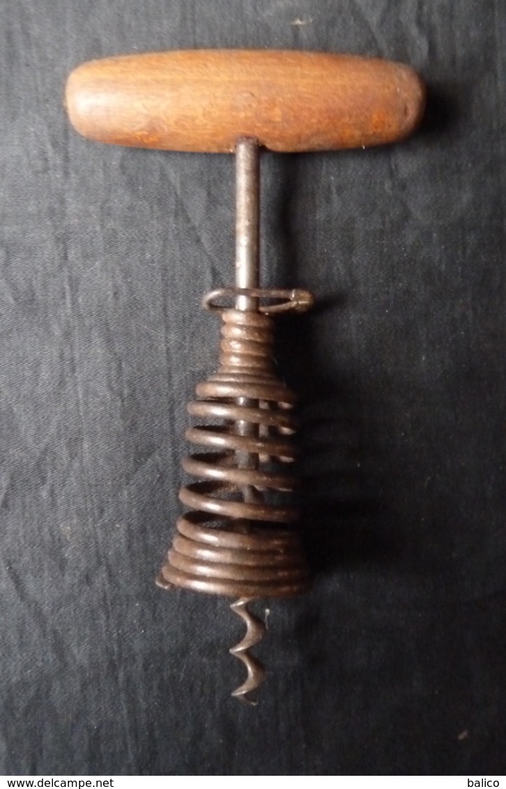 ANCIEN TIRE BOUCHON A RESSORT - CORKSCREW - Apri-bottiglie/levacapsule