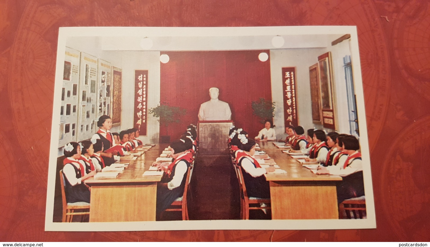 KOREA NORTH  Postcard - Pyongyang  - Pioneer Palace - Propaganda  / Comrade Kim Il Sung Sculpture - Corea Del Nord