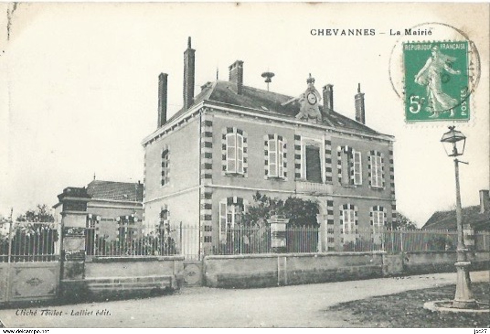 89 CPA CHEVANNES La Mairie - Chevannes