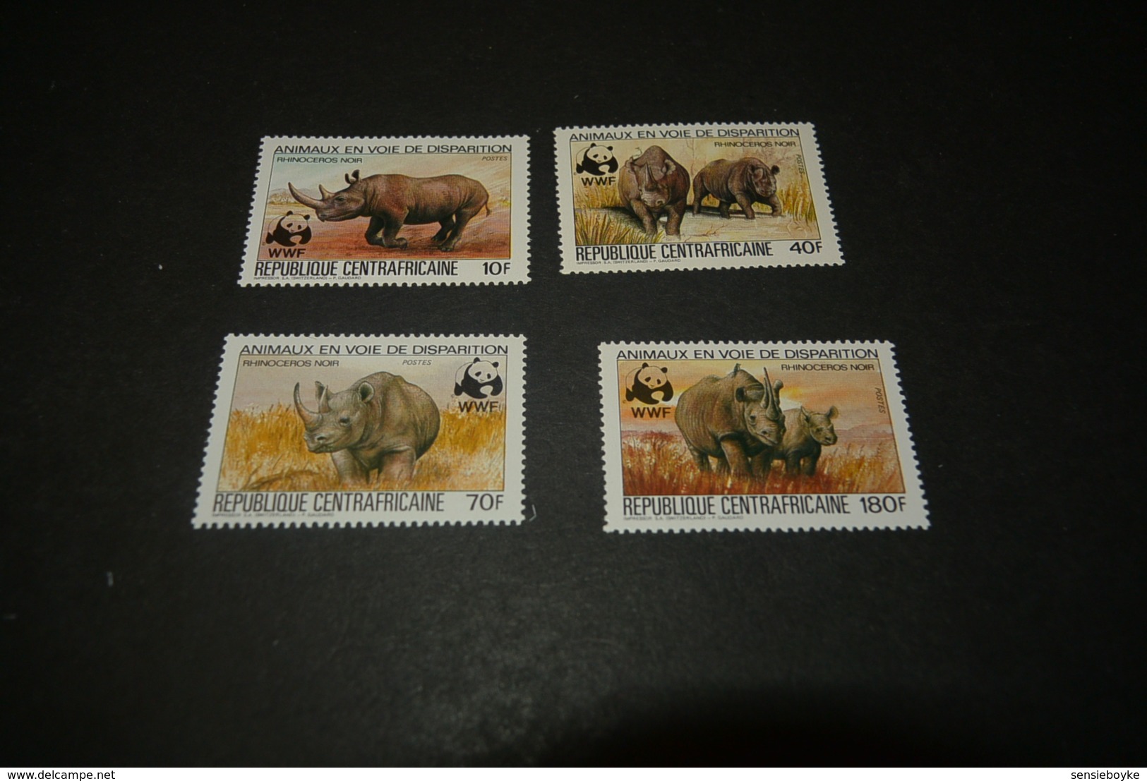 K23420- Set - 1 Stamp Has A Plie On Corner  -MNH Central Africa 1983 - WWF -  Rhinoceros - Ongebruikt