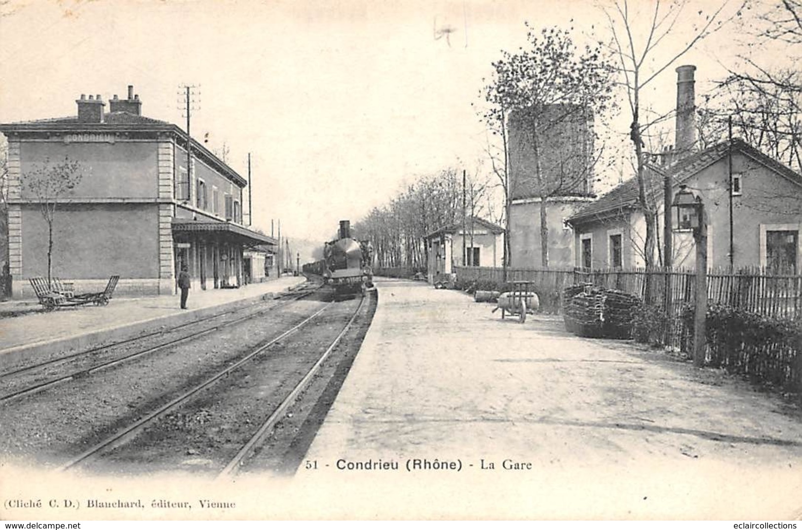 Condrieu          69      Intérieur De La Gare         ( Voir Scan) - Condrieu