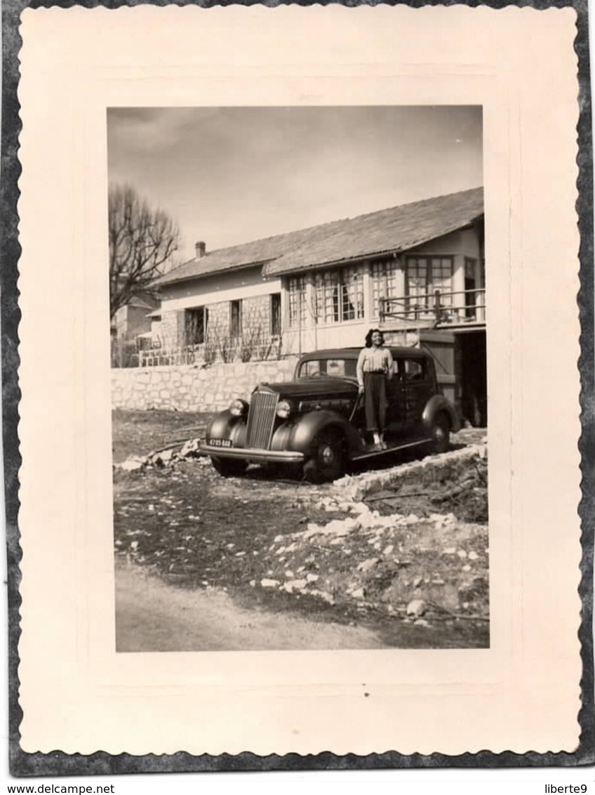 Automobile C.1940 Photo - Automobiles