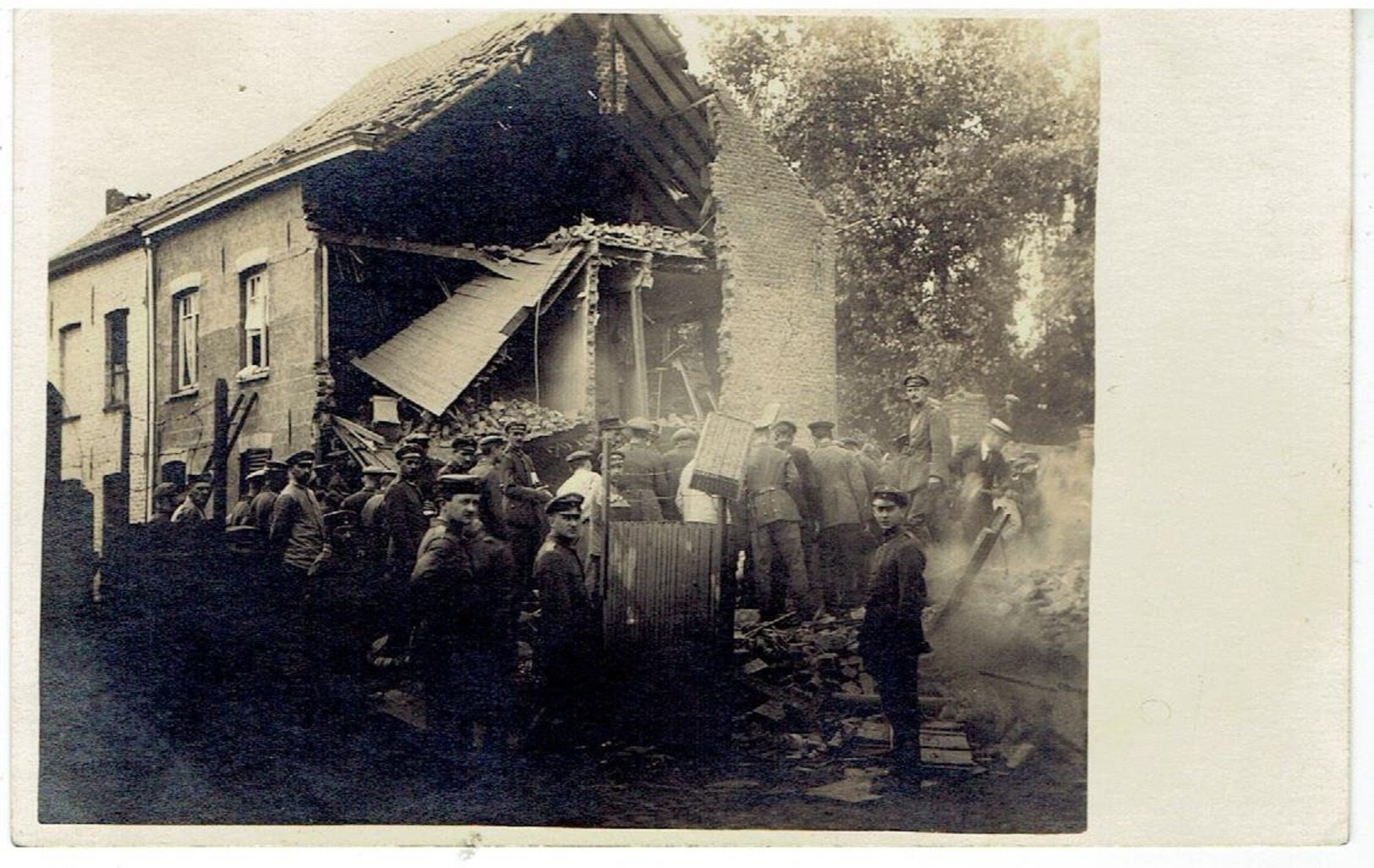 KORTRIJK - COURTRAI - Fotokaart - Carte Photo - Bombardement Volkspark 16/8/1917 - Kortrijk