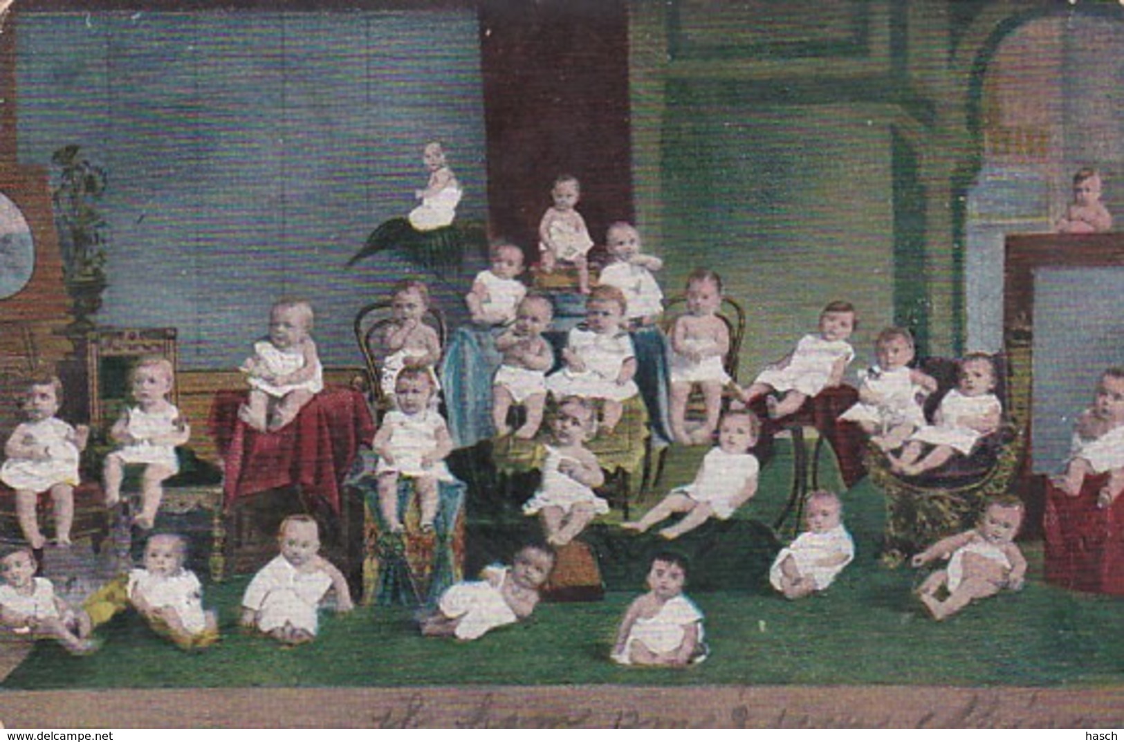3834	414	Kamer Vol Met Kleine Kinderen. (poststempel 1904) (zie Hoeken En Randen) - Scene & Paesaggi