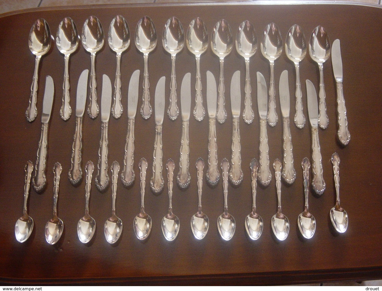 MENAGERE ONEIDA SILVERSMITHS PLATES MADE IN UK (36 PIECES ) - Argenteria