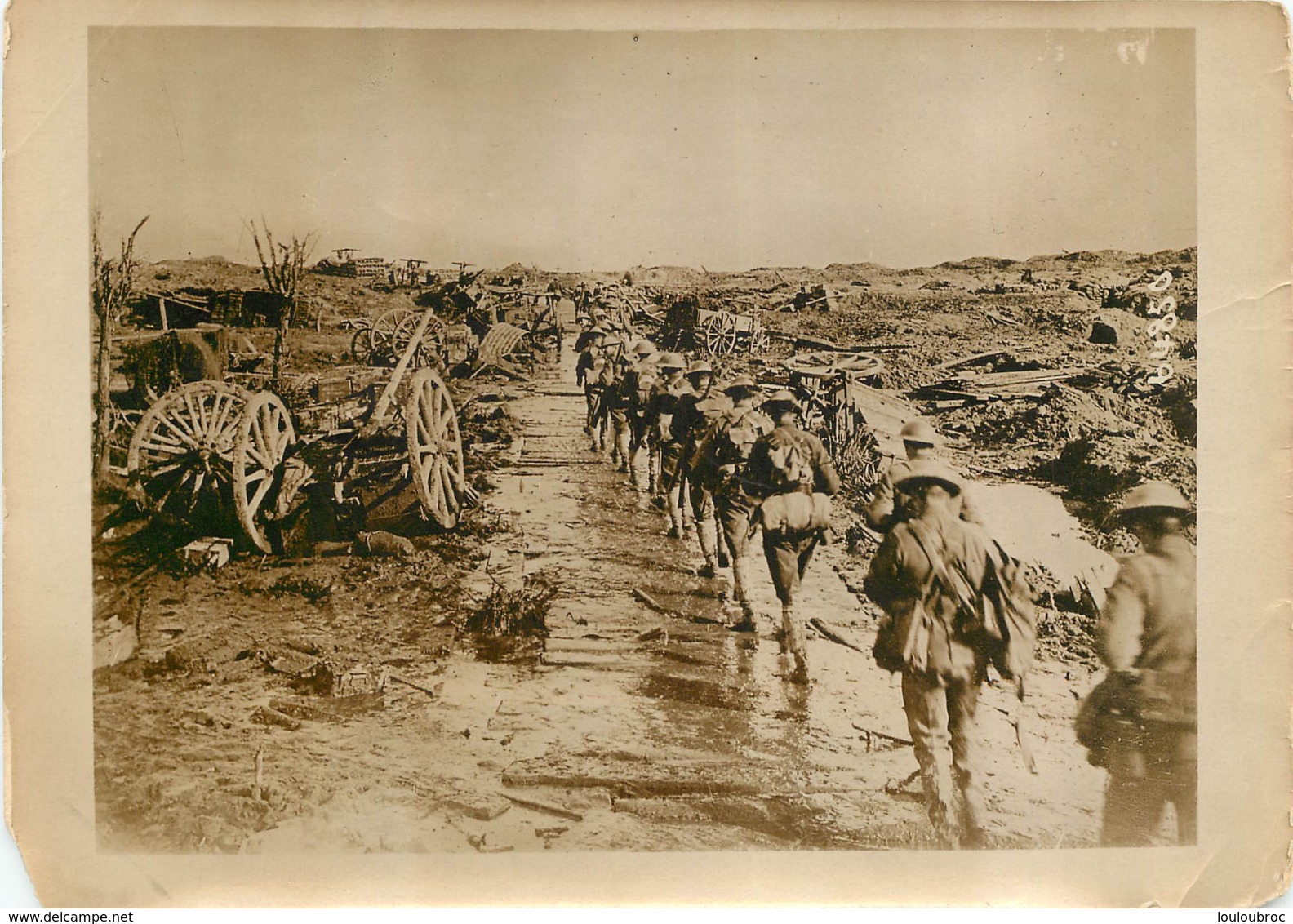 GRANDE PHOTO ORIGINALE AGENCE SYRAL  SUR LE FRONT ANGLAIS SOLDATS MONTANT AUX TRANCHEES FORMAT  17 X 13 CM - War, Military