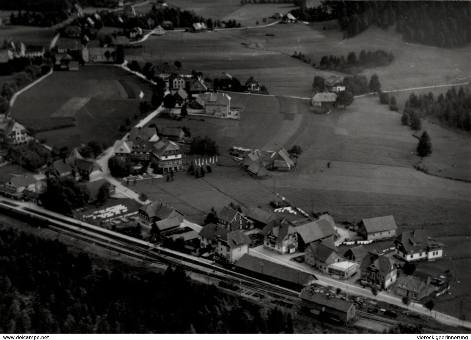 ! Hinterzarten Im Schwarzwald Bahnhof Baden-Württemberg, Seltenes Luftbild, Moderner Abzug , Nr. 5844, Format 18 X 13 Cm - Stations - Zonder Treinen