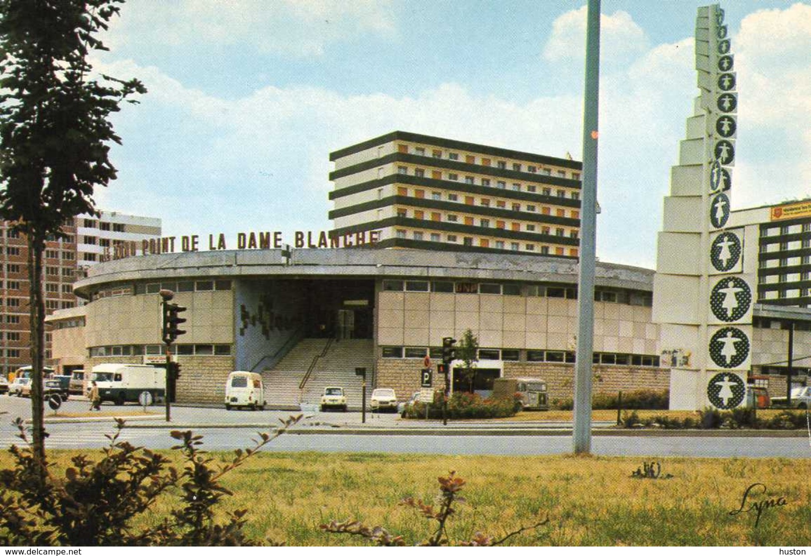 GARGES LES GONESSES - Rond Point De La Dame Blanche - Garges Les Gonesses