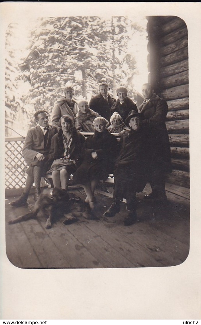 AK Foto Familie Mit Hund Im Winter - Ca. 1920/30 (44686) - Gruppen Von Kindern Und Familien