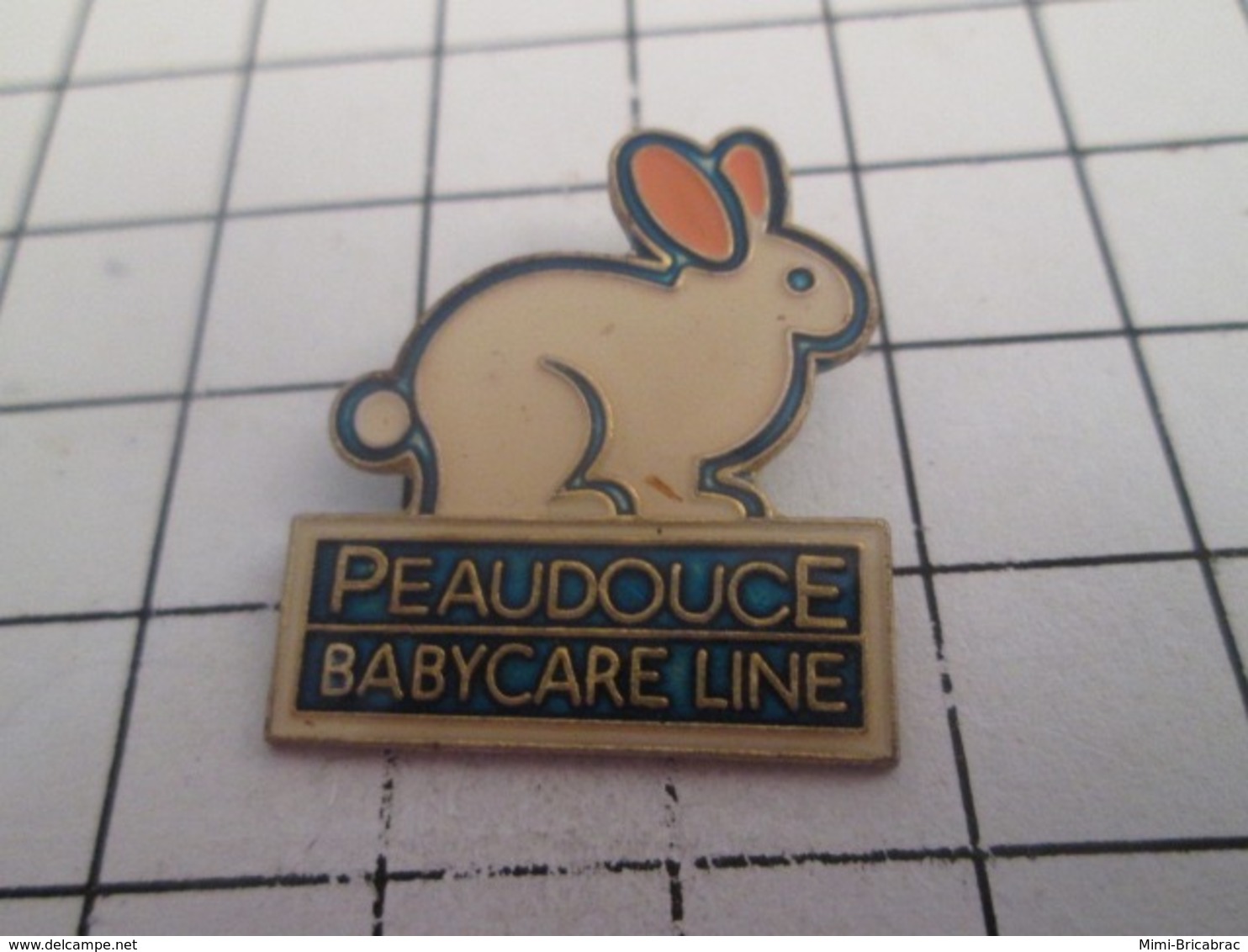 419 Pin's Pins : BEAU ET RARE : Thème ANIMAUX / LPIN BLANC PEAUDOUCE BABY CARE LINE - Animaux