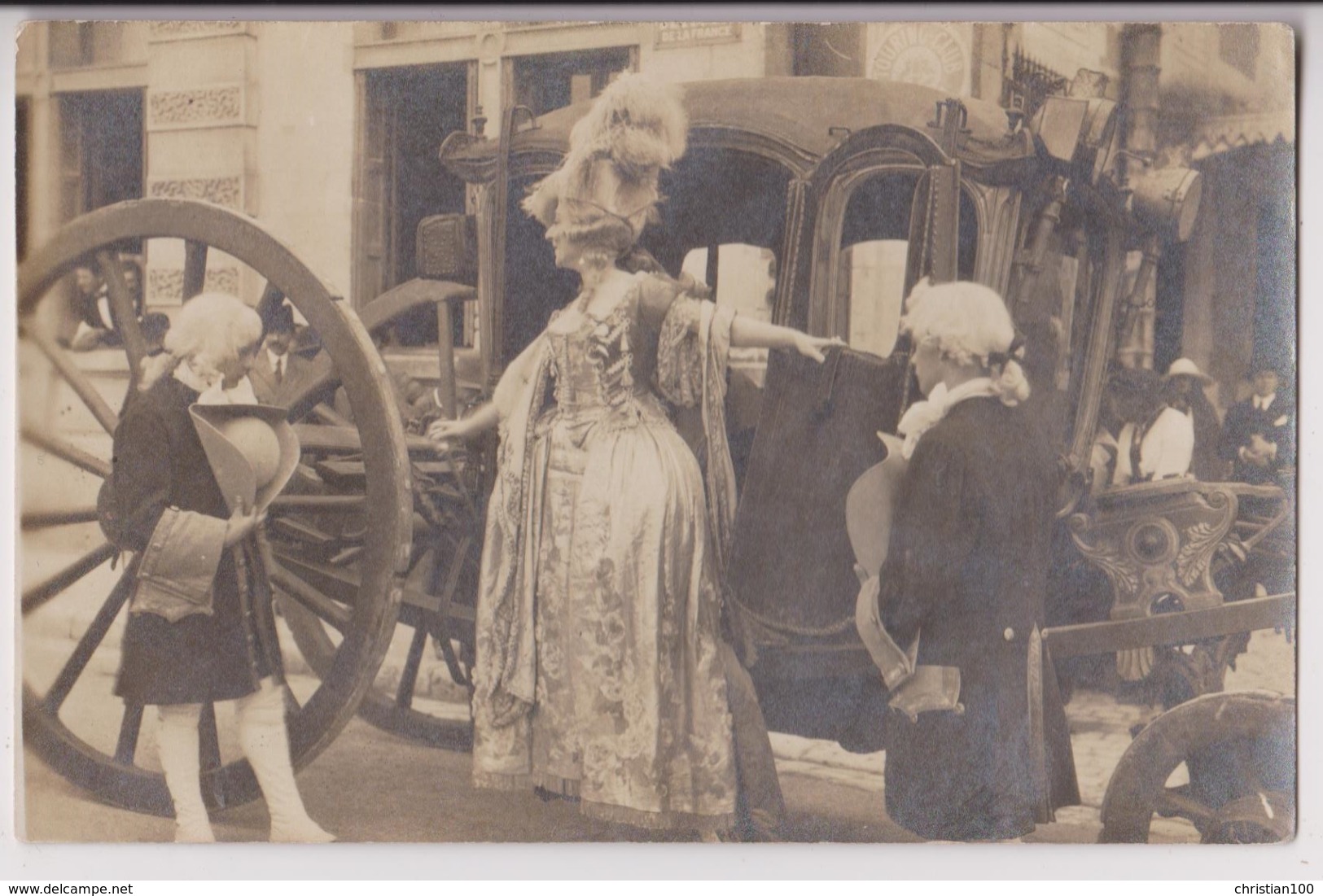 CARTE PHOTO MARCHAIS ROBIN AMBOISE : RECONSTITUTION HISTORIQUE " DUC ET DUCHESSE DE CHOISEUL EN CARROSSE " -z 2 SCANS Z- - Zu Identifizieren