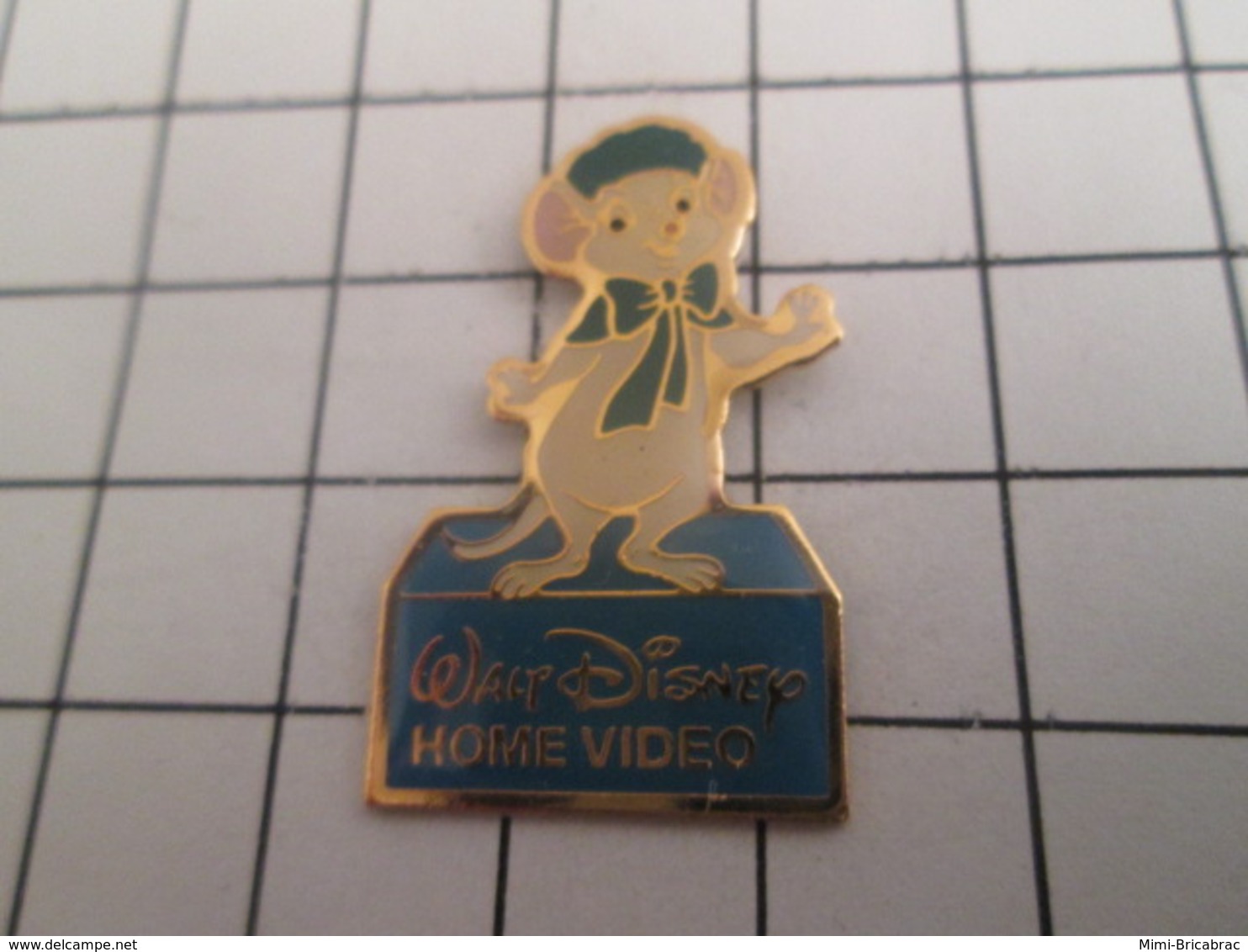 919 Pin's Pins : BEAU ET RARE : Thème DISNEY / HOME VIDEO DESSIN ANIME BERNARD ET BIANCA - Disney