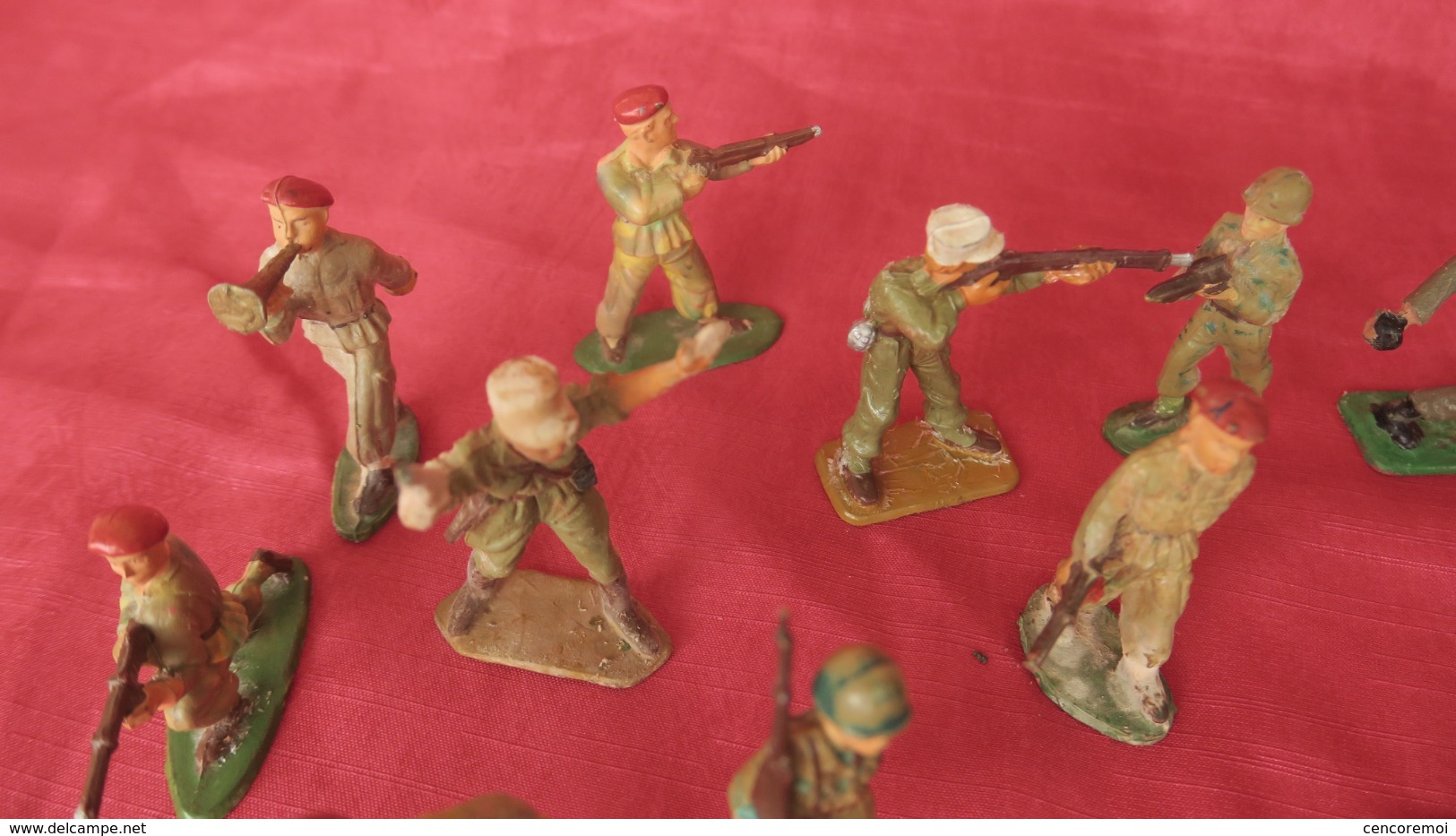 Ancien Jouet Lot De 17 Soldats En Plastique Starlux - Starlux