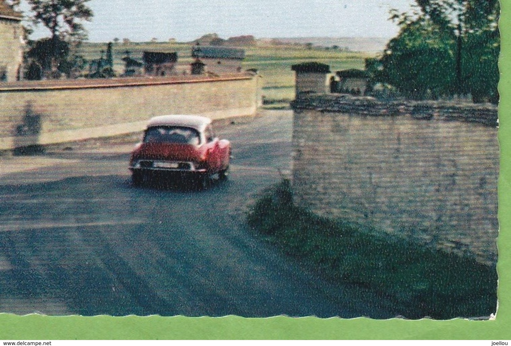 CPSM CHABLIS Eglise Saint Pierre 89 Yonne Voiture Citroen DS Rouge - Chablis