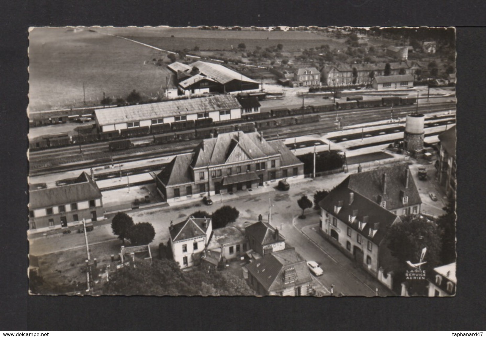 CPSM Pf . 27 . GISORS . La Gare .Vue D'ensemble . - Gisors