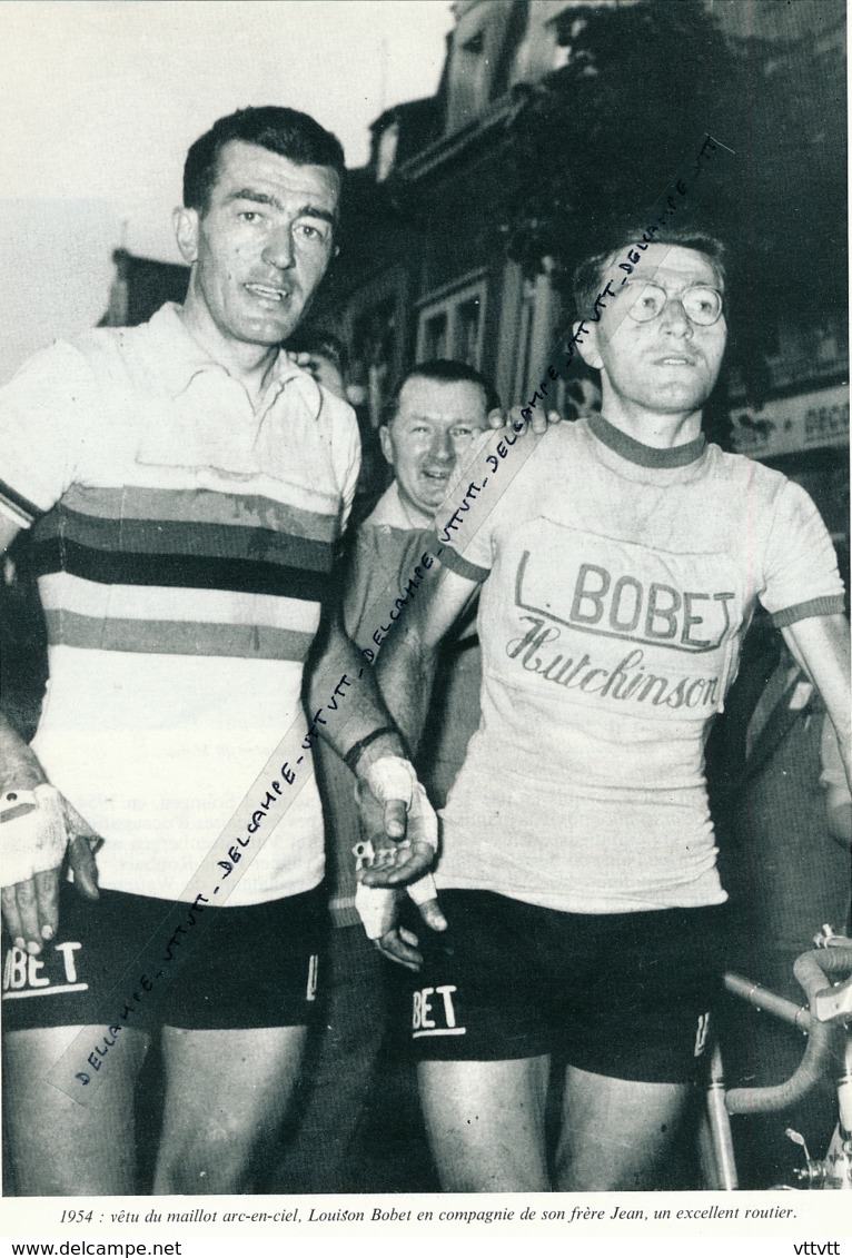 CYCLISME : PHOTO (1954), Louison Bobet En Maillot Arc-en-ciel En Compagnie De Son Frère Jean Bobet, COUPURE LIVRE - Collections