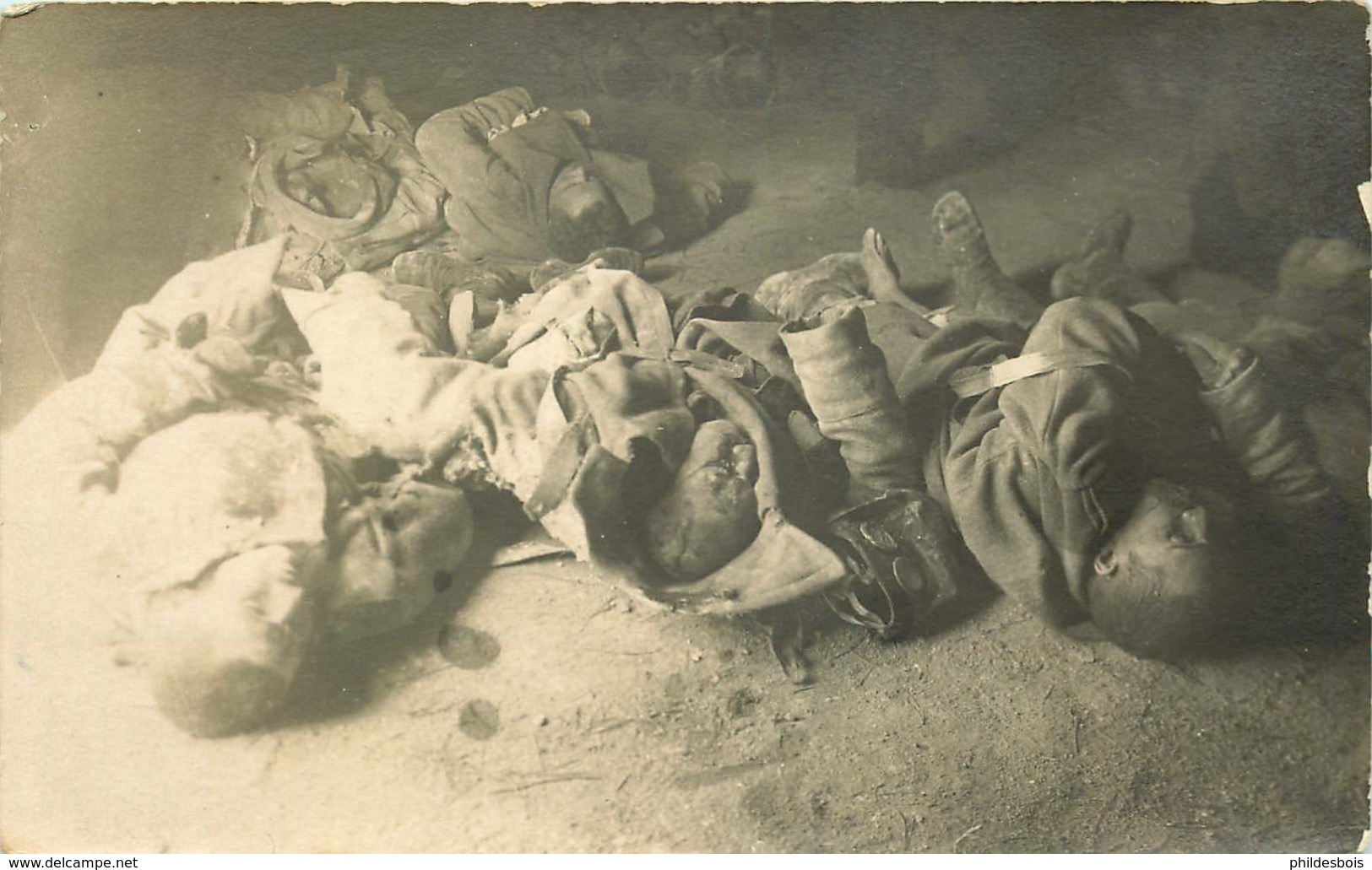 CARTE PHOTO  MILITAIRE  (rare )  Apres L'attaque Au Gaz Allemand En Champagne ( MARNE ) Janvier 1916  Soldats Russes - Guerre 1914-18