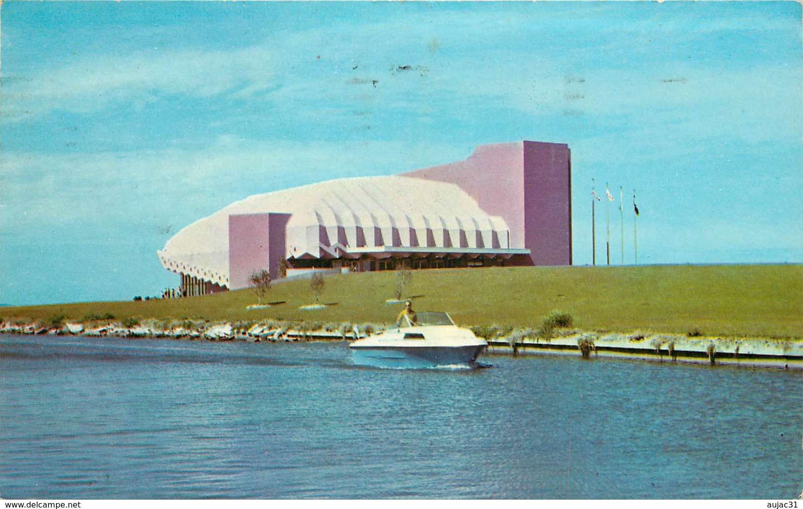 Etats-Unis - Florida - Sarasota - View Showing The Beautiful New Van Wezel Hall - Bateaux - état - Sarasota