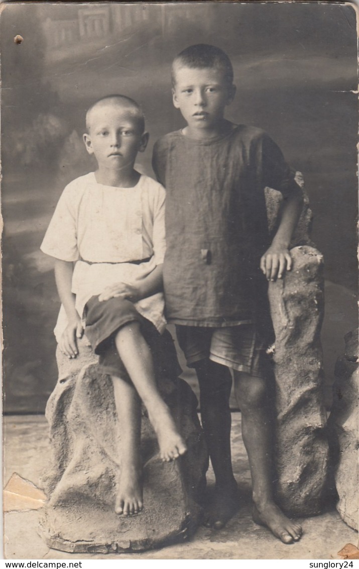 RUSSIA.  # 2904  PHOTO. OFFICE. UKRAINE. CHILDREN. SIMPLE CLOTHES. BARE FEET. *** - Other & Unclassified