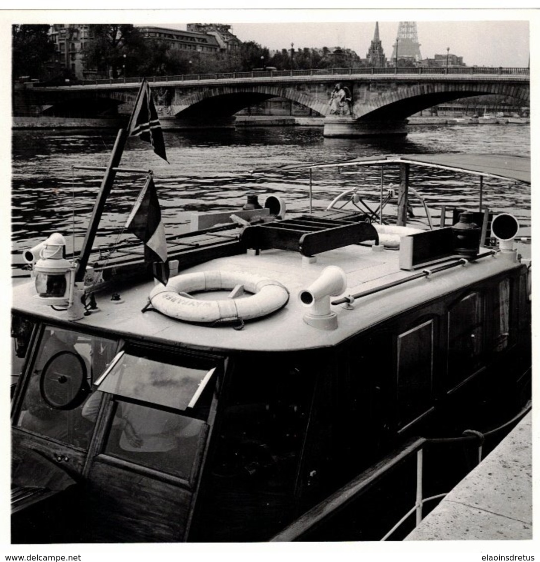 Paris (75) - Photo Du Bateau "Wayfarer" Sur La Seine. Au Fond, La Tour Eiffel. - Non Classés