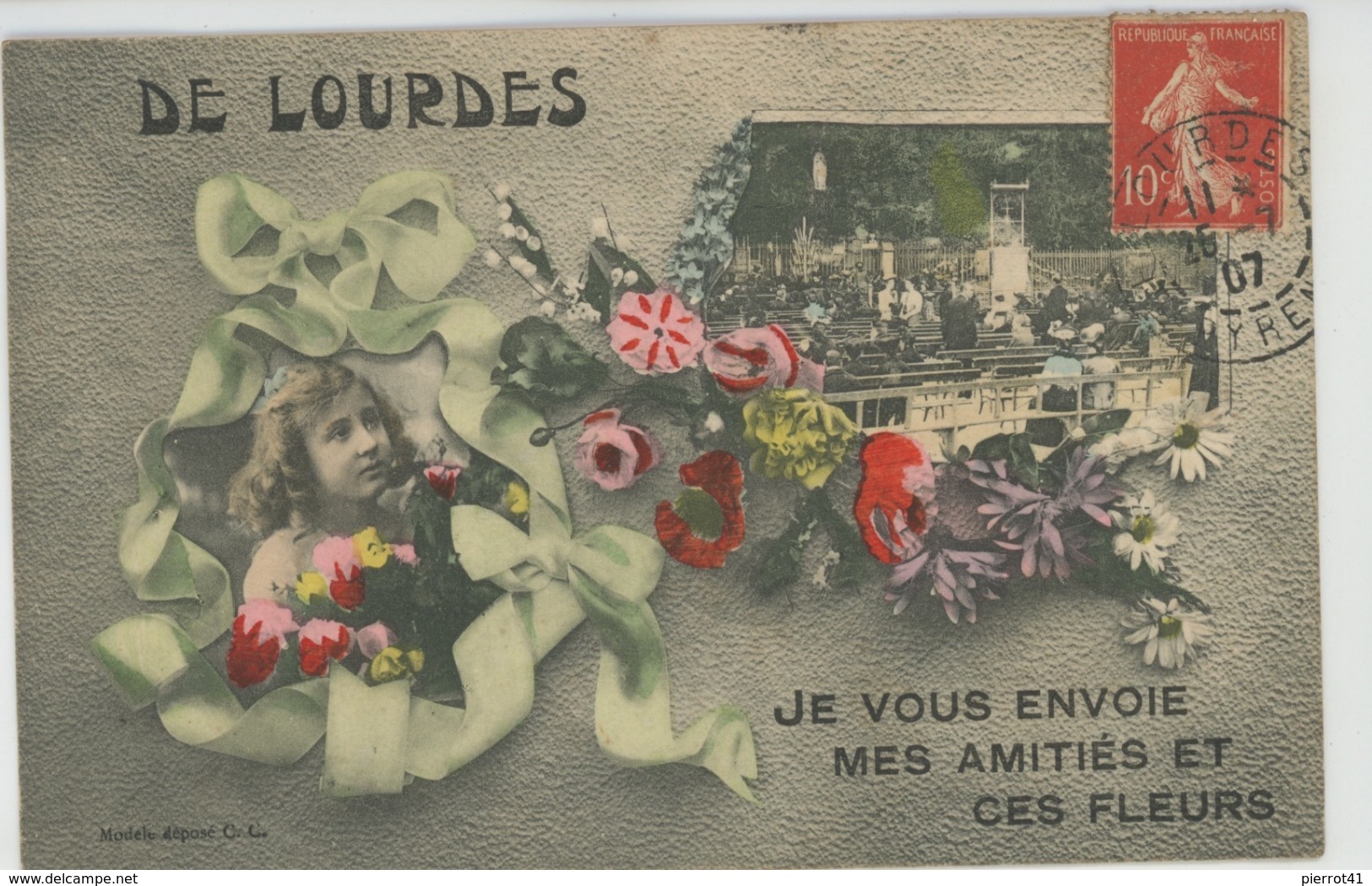 LOURDES - Jolie Carte Fantaisie Fillette Et Fleurs "De LOURDES , Je Vous Envoie Mes Amitiés Et Ces Fleurs " - Lourdes