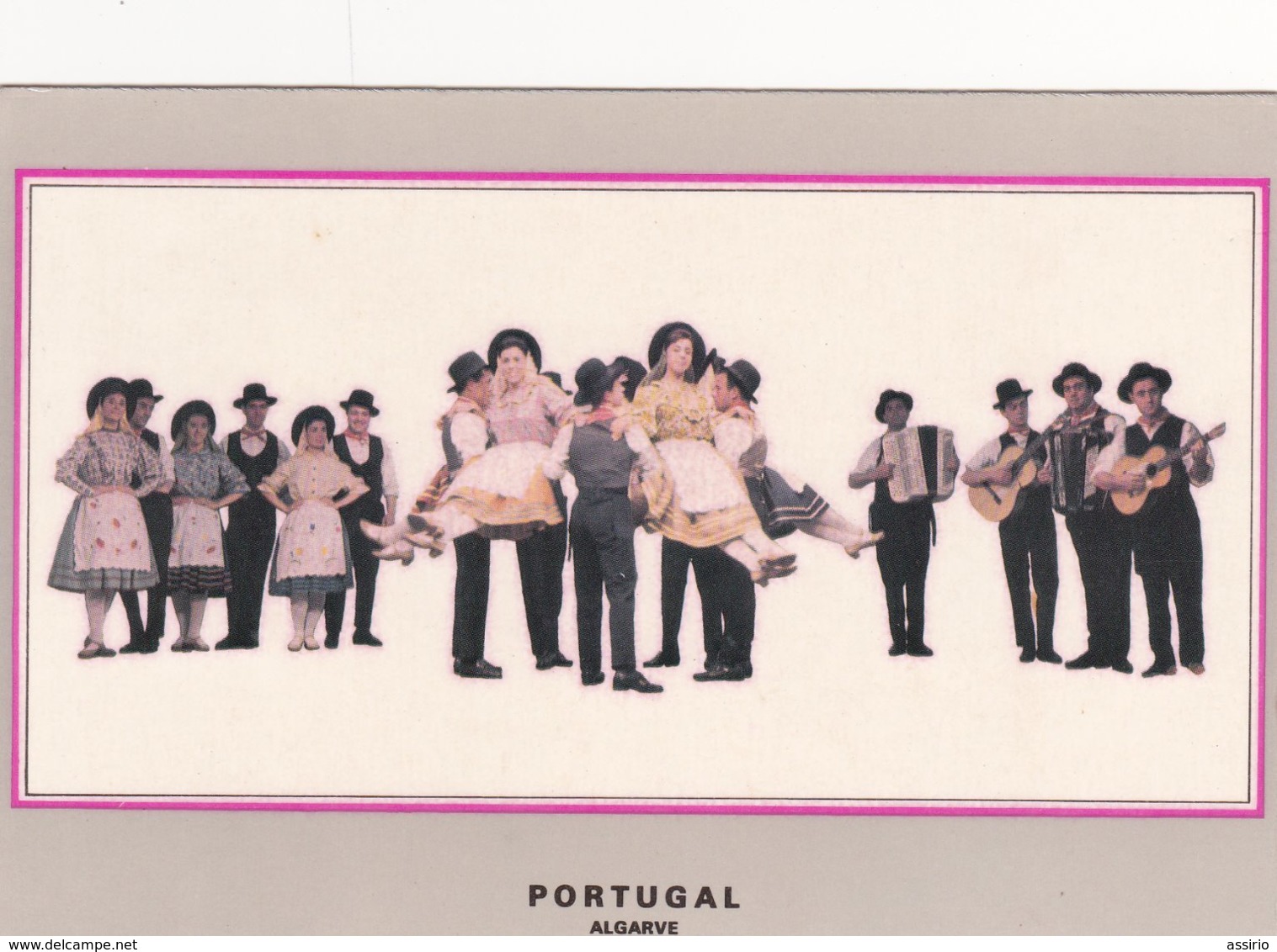 Portugal -costumes -folclore  8 postais com nºs  (1-2-3-4-7-8-10-11 ) alguns com vestigios de umidade