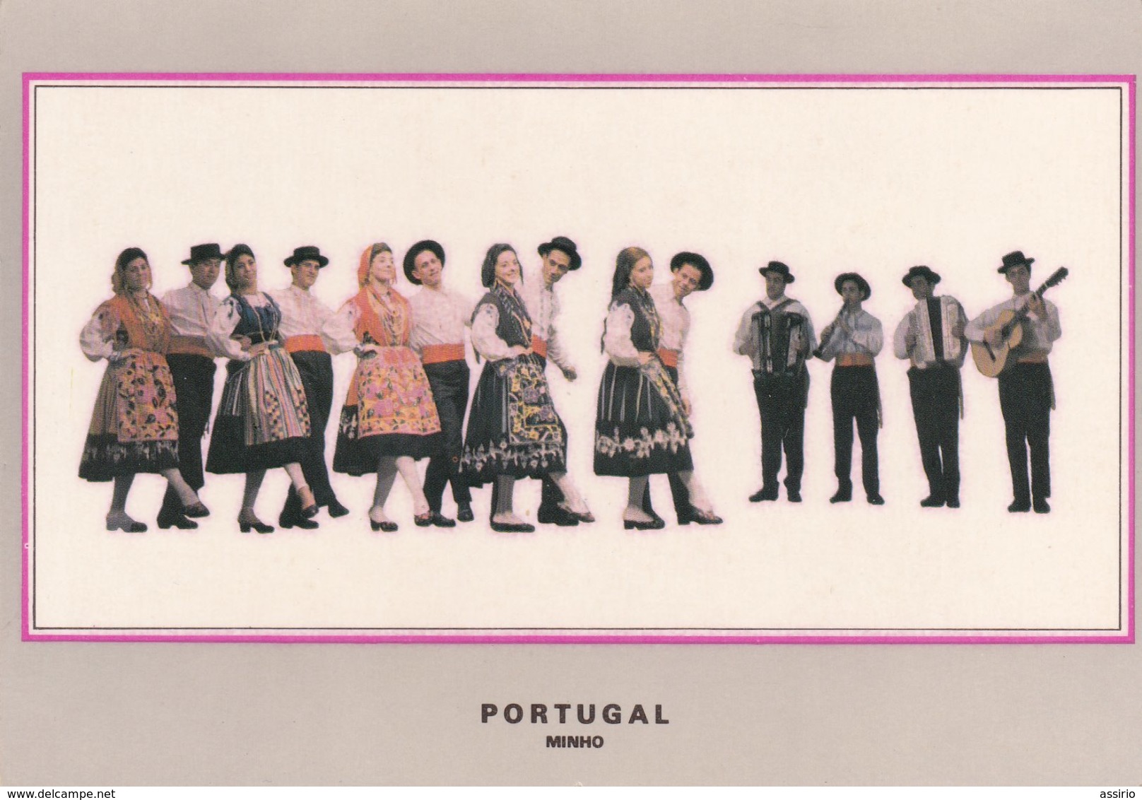 Portugal -costumes -folclore  8 postais com nºs  (1-2-3-4-7-8-10-11 ) alguns com vestigios de umidade