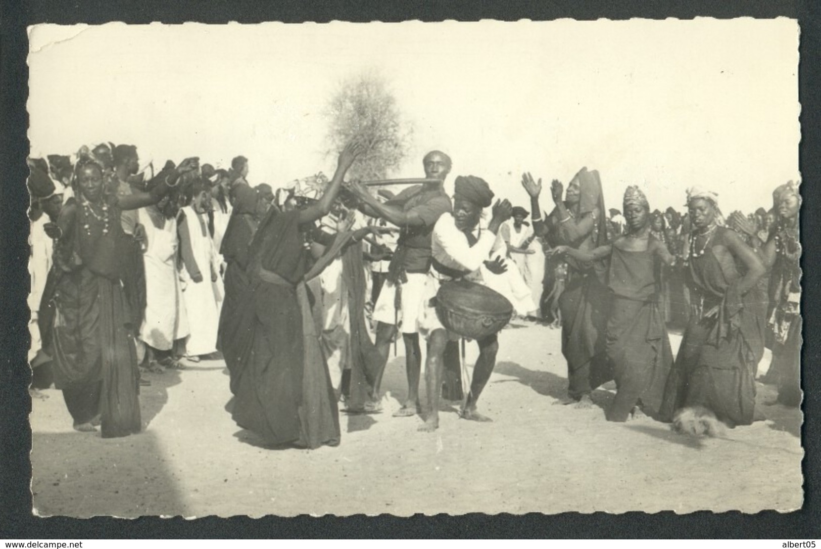 Danses Et Orchestre Dans Un Village - Flûte - Tambourin - Mauritania