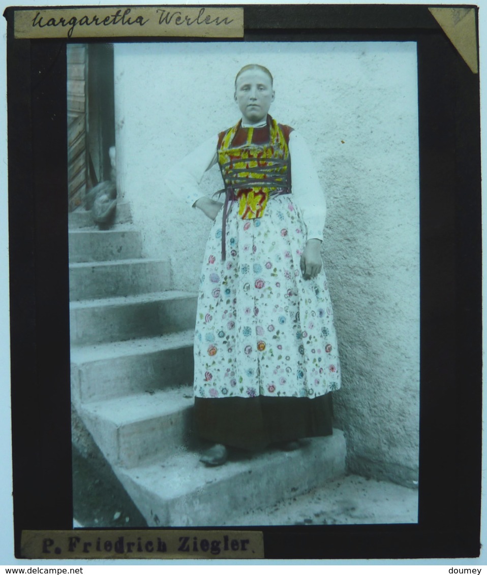 PHOTO D'UN ENSEMBLE ETHNOLOGIQUE ET GEOGRAPHIQUE SUR LA SUISSE - Glass Slides