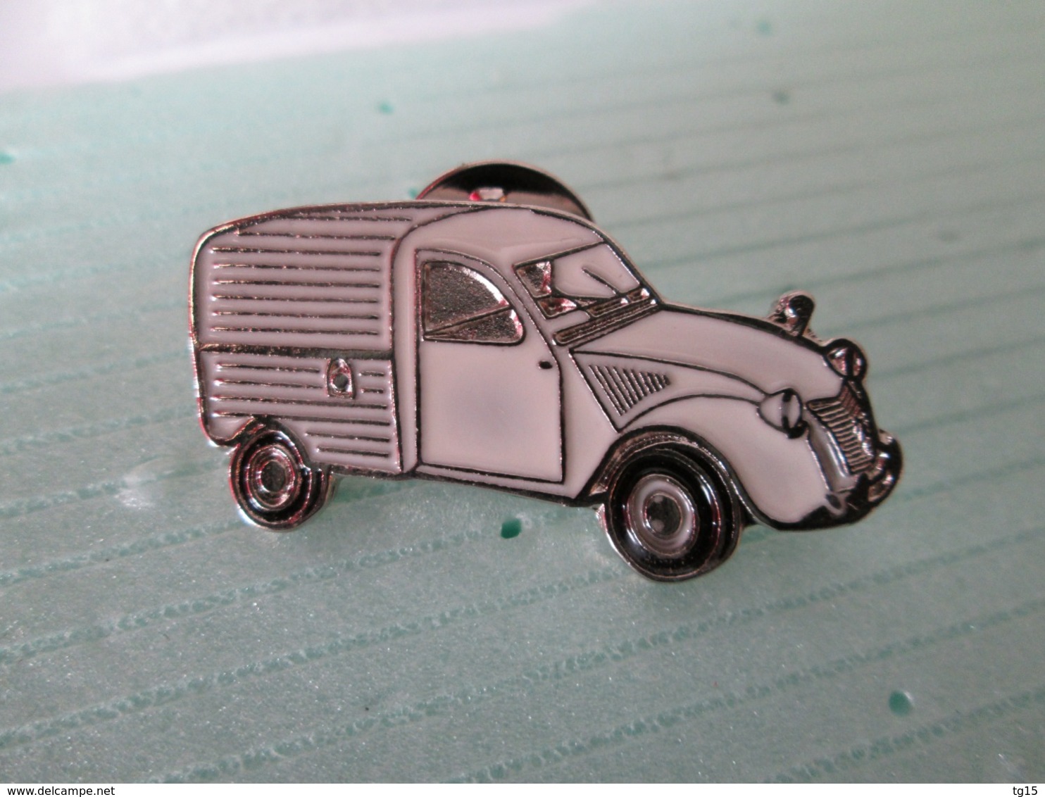 PIN'S    CITROEN  2 CV  FOURGONETTE    Email A Froid - Citroën