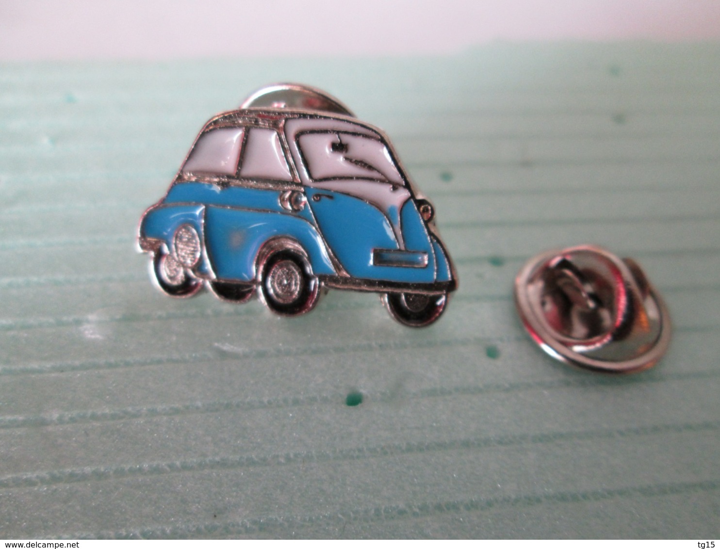 PIN'S    BMW  ISETTA  BLEU    Email A Froid - BMW