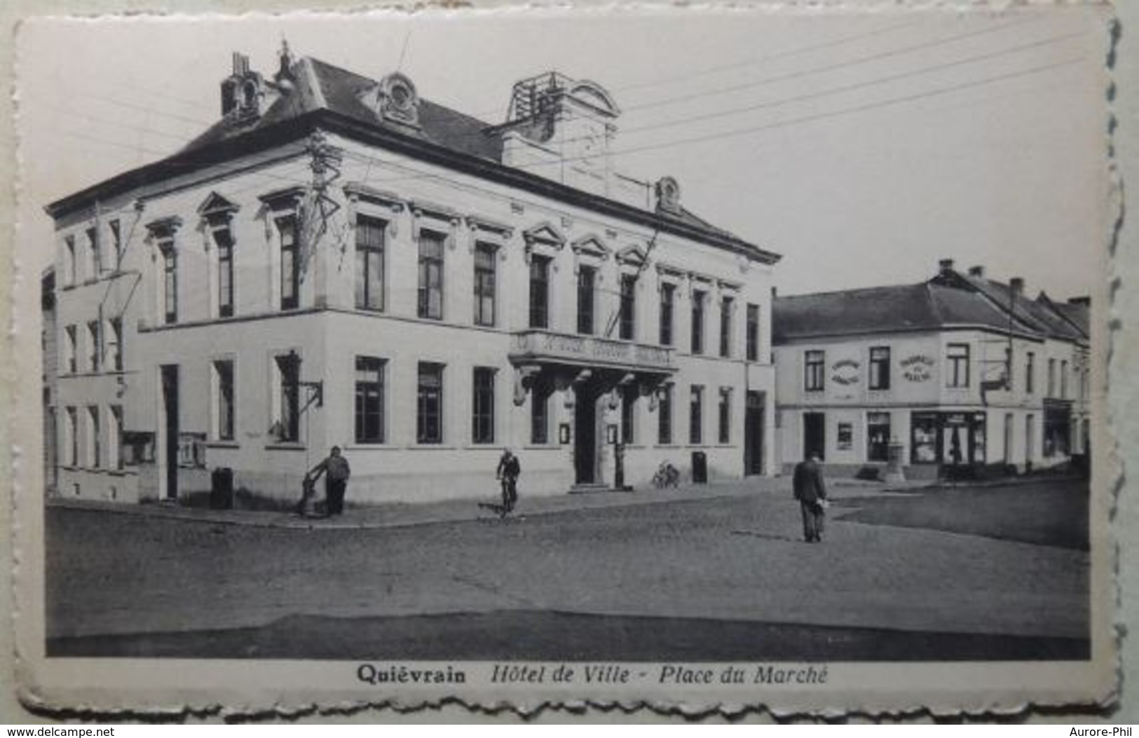 Quiévrain L'Hôtel De Ville Place Du Marché Avec Pharmacie - Quiévrain