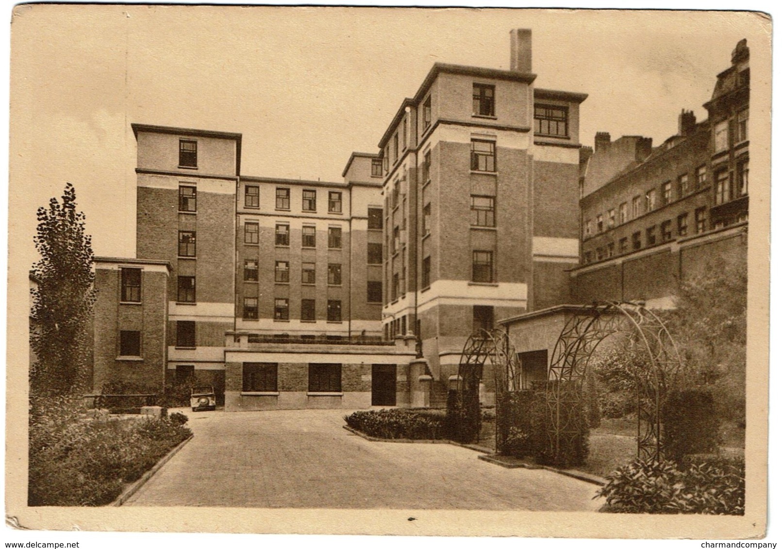 Hôpital Universitaire St Pierre Bruxelles - L'Hôpital Des Contagieux - 2 Scans - Santé, Hôpitaux