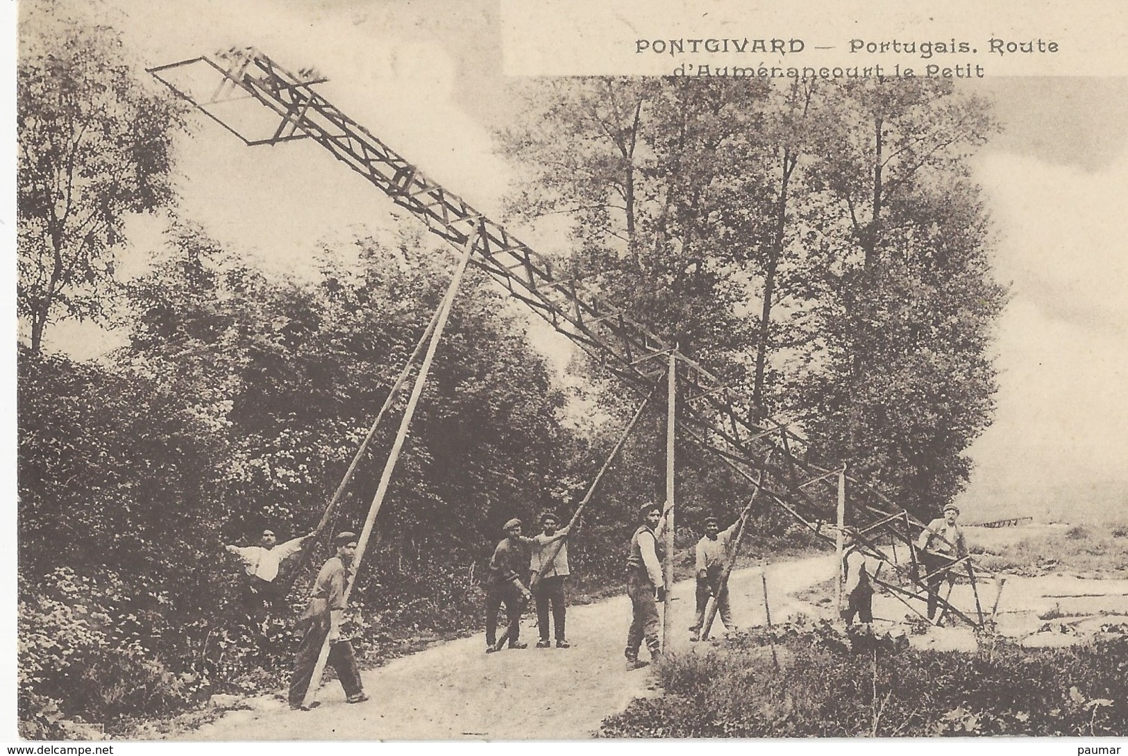 Ouvriers Portugais  Au Travail  à Pontgivard   (France  Dans Le Departement De La Marne) - Autres & Non Classés