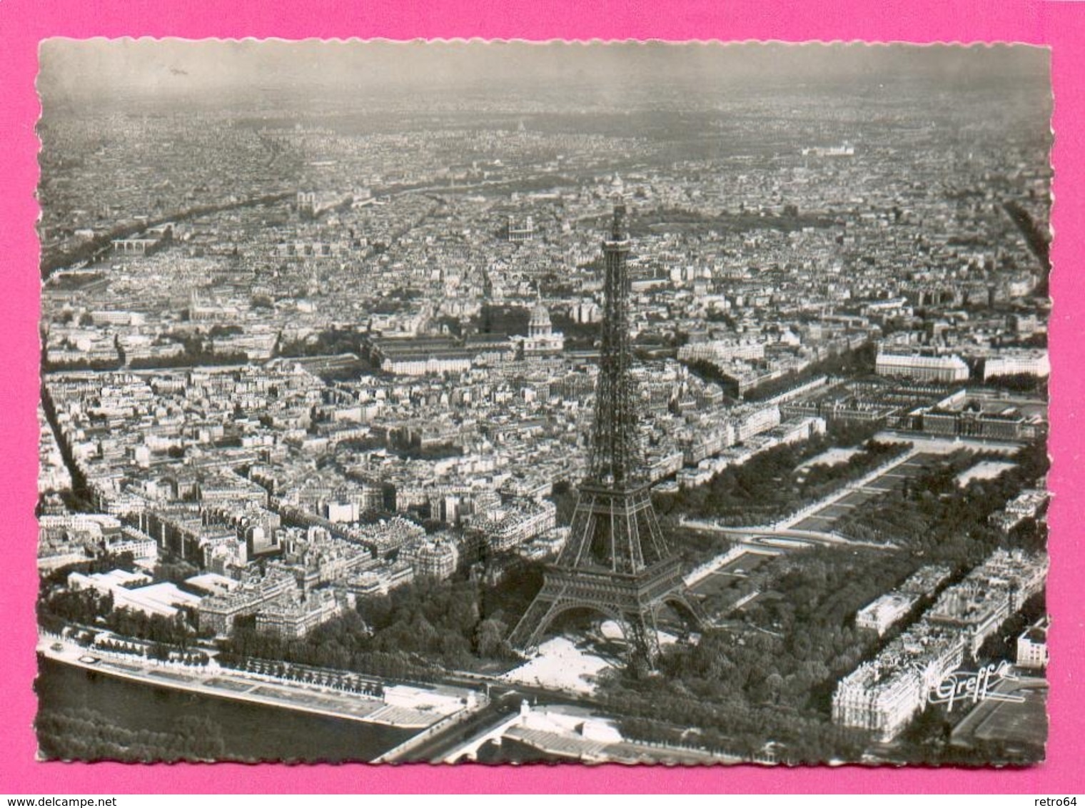 CPSM FRANCE 75  ~  PARIS  ~  122  Vue Aérienne, La Tour Eiffel, Le Champ De Mars  ( Greff Dentelée 50/60 ) - Mehransichten, Panoramakarten