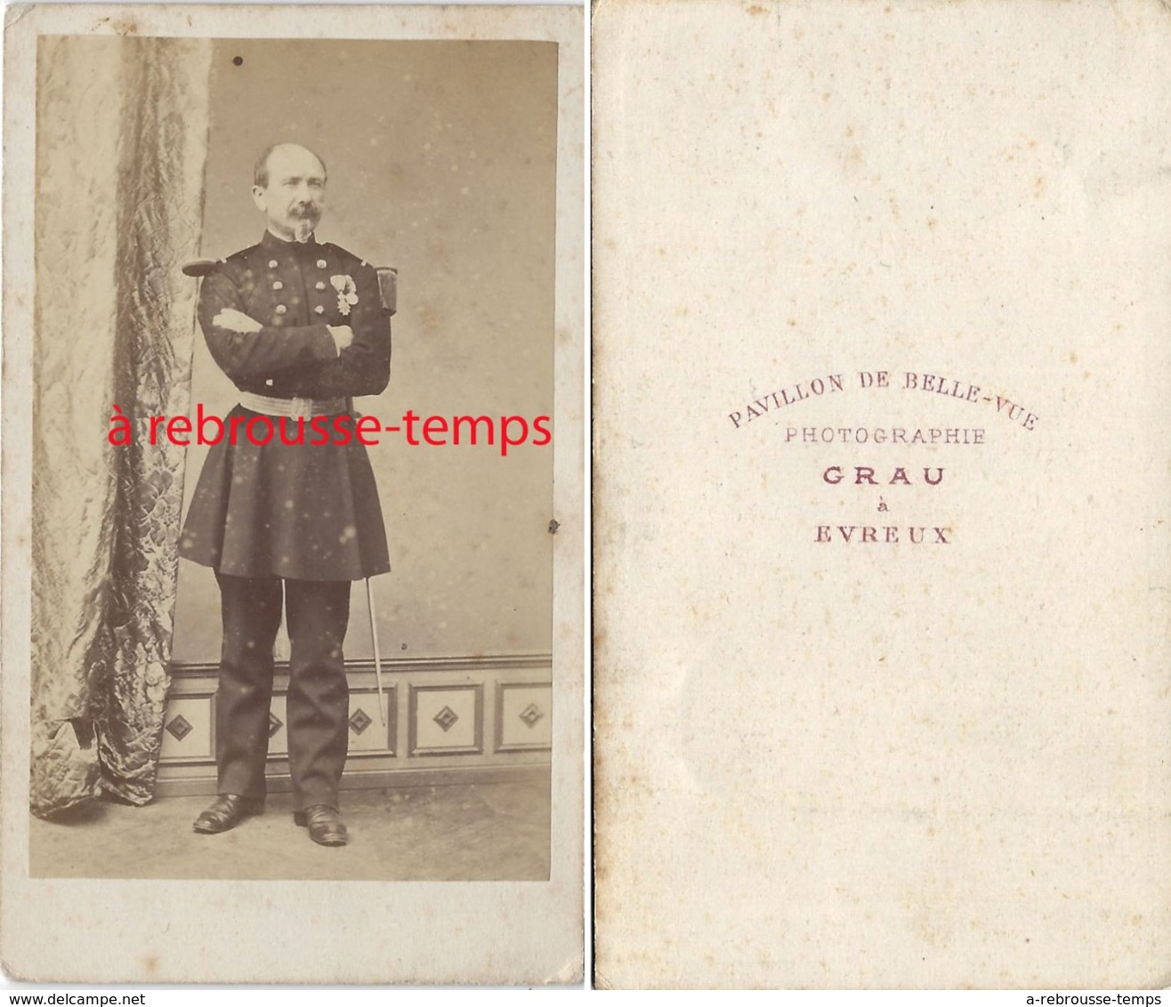 CDV Officier Médaillé Vers 1870-pavillon De Bellevue, Photo Grau à Evreux - Guerra, Militares