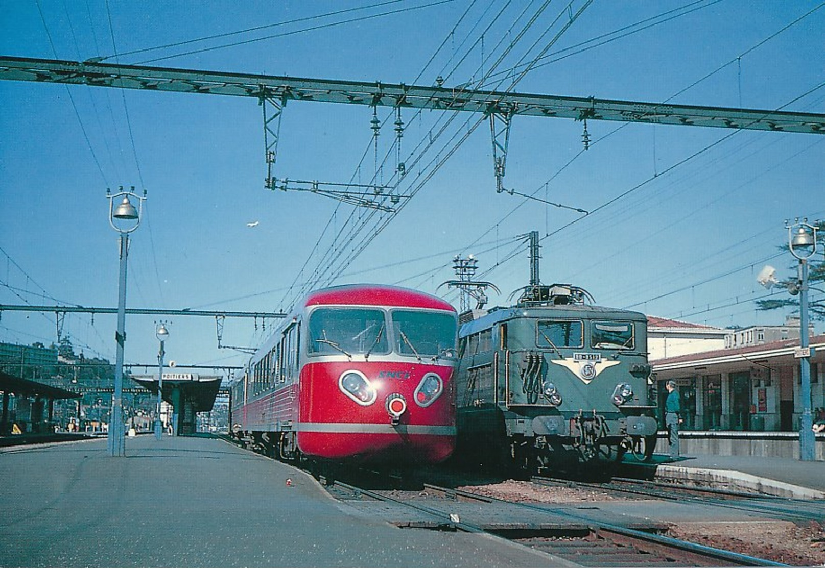 Poitiers (86) 19 Août 1969 2001 - Autorail XAS 2081 & BB 8512 - Poitiers